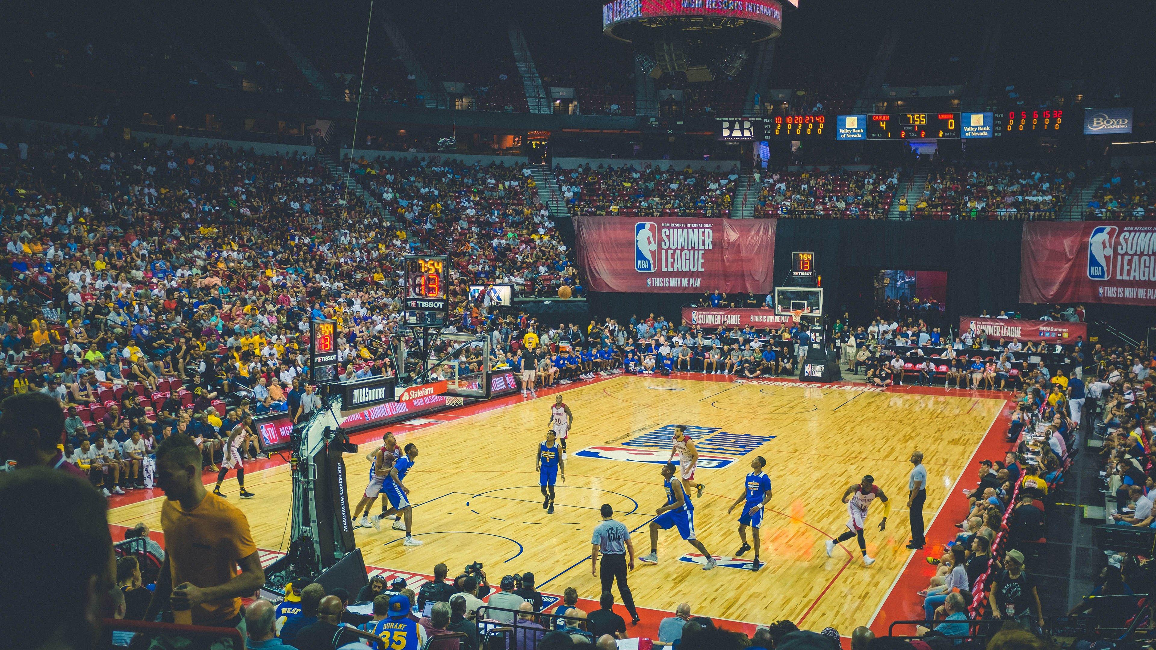 杜兰特深夜Ins私信激辩网友,一场马拉松式对话引爆社交媒体风暴