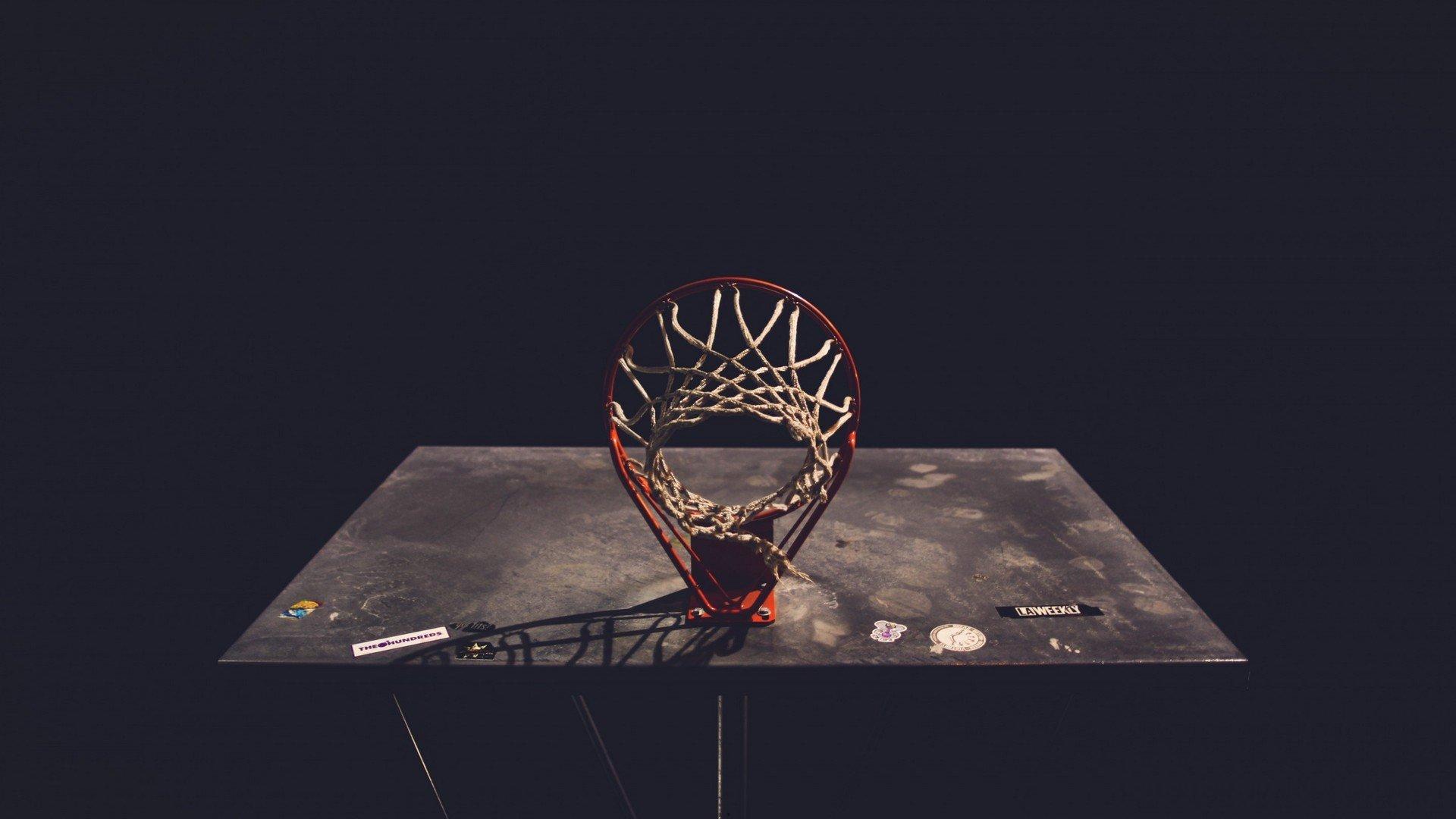 洛杉矶快船惨败于丹佛掘金 莱昂纳德透露复出计划，希望本赛季能出战背靠背比赛